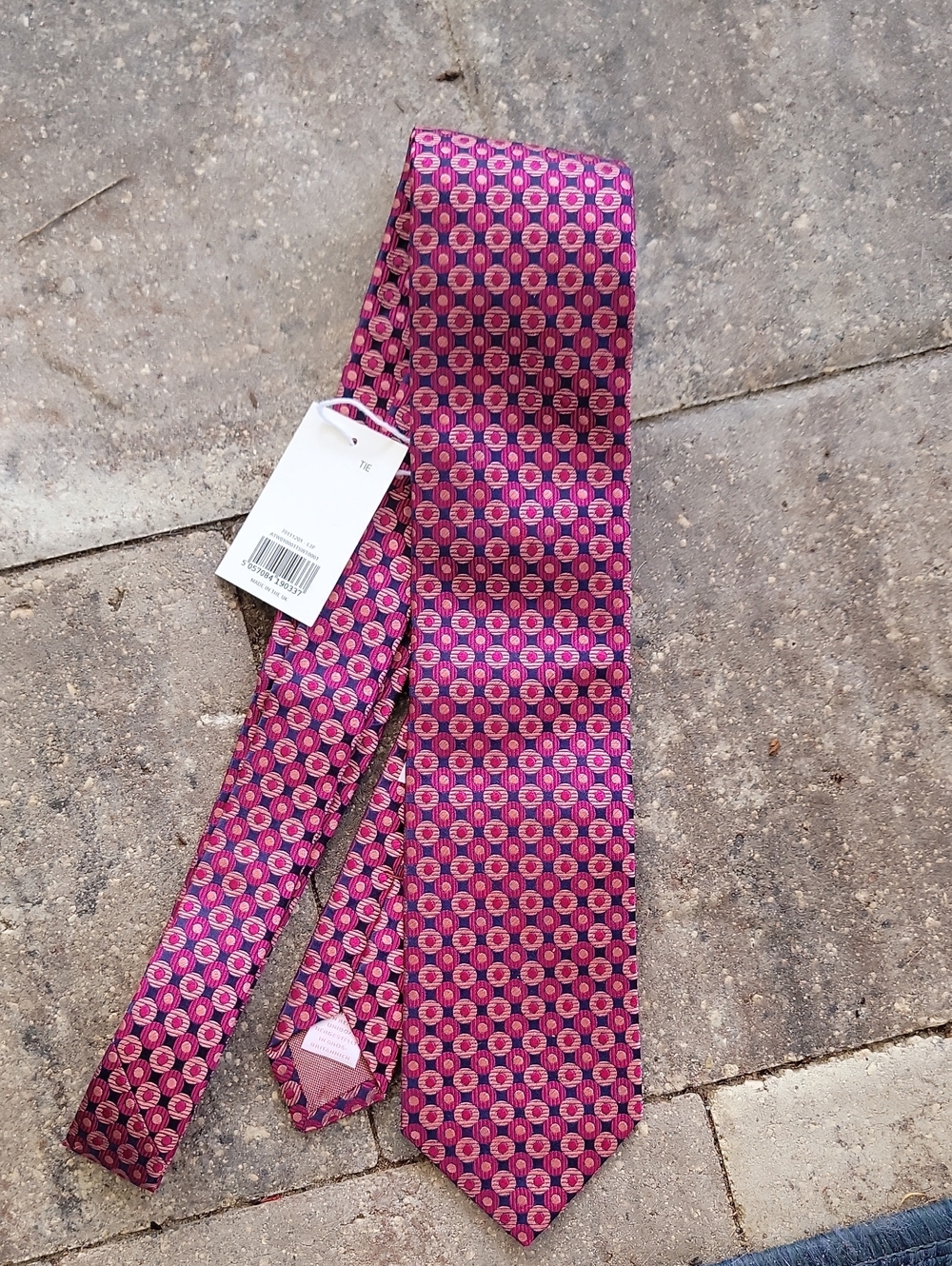 NWT Thomas Pink Men's Geometric Pink and Navy Silk Tie